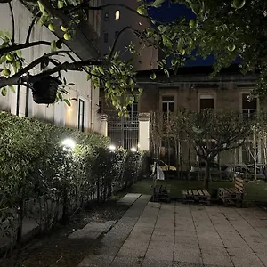 Il Giardino E Gli Affreschi Bed & Breakfast Aeroporto di Catania Fontana Rossa